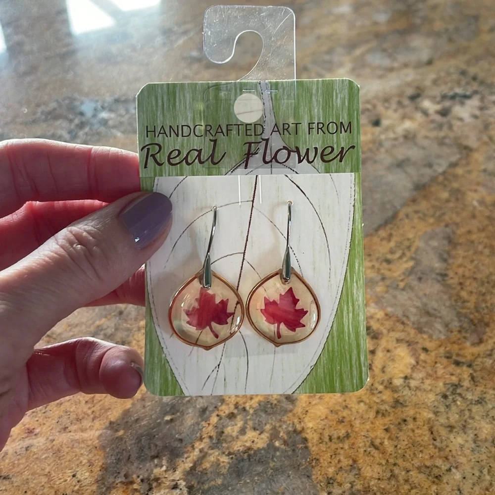 NWT Handcrafted Maple Leaf Earrings - Picture 2 of 4